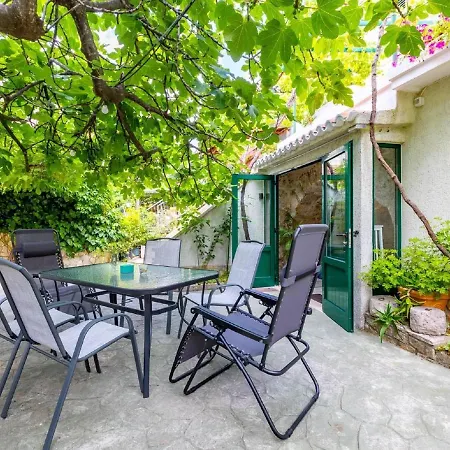 Apartman Stylishly Decorated With Private Terrace Punat