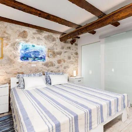 Apartman Stylishly Decorated With Private Terrace