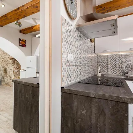 Stylishly Decorated With Private Terrace Apartman Punat